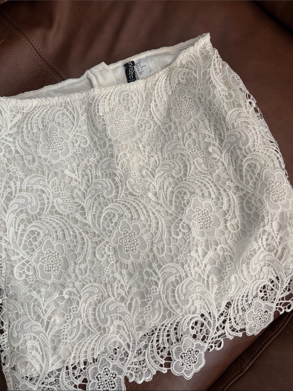 H&M White Floral Lace Mini Skirt